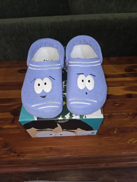 Crocs x South Park Towelie Clogs NWT M9/W11 main image 5